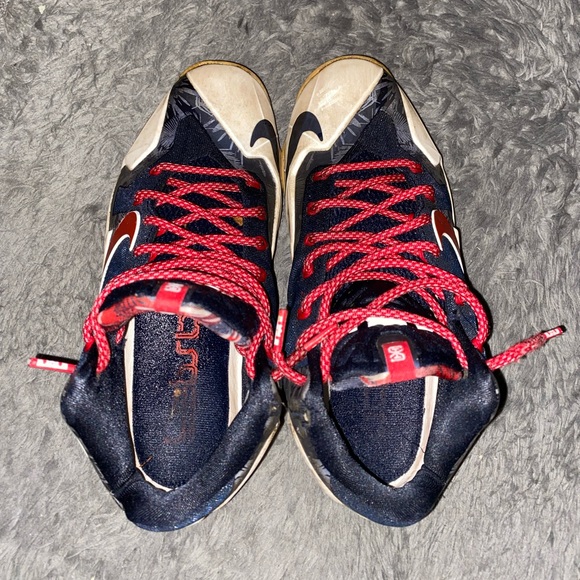 Nike Lebron 11 Independence Day - Picture 1 of 5